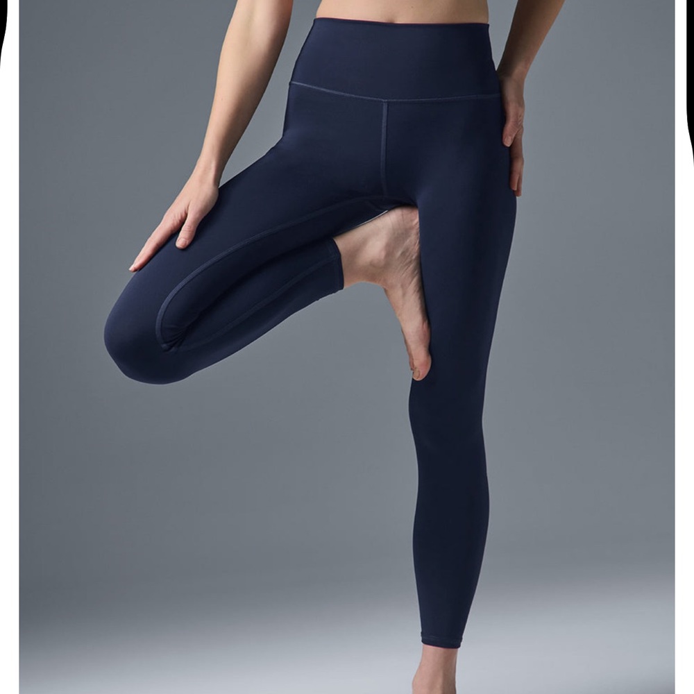 ALO Navy 7/8 Highwaist Airift Leggings size SMALL